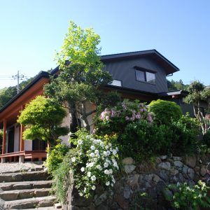 古き日本の景観を保つ<br>街並みの景色となる家