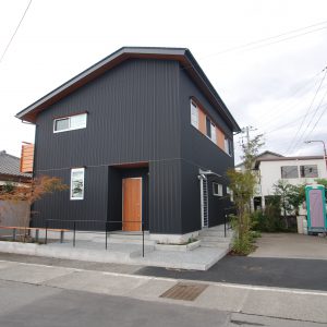 二世帯<br>ダイナミックな木組みの家