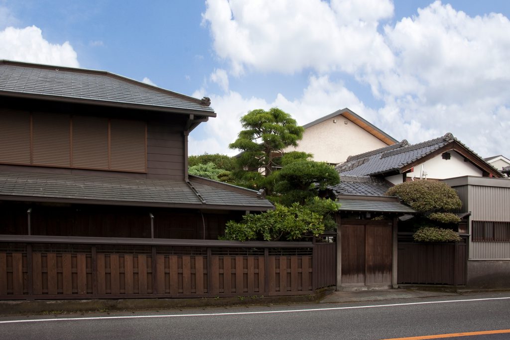 古き日本の景観を保つ<br>街並みの景色となる家