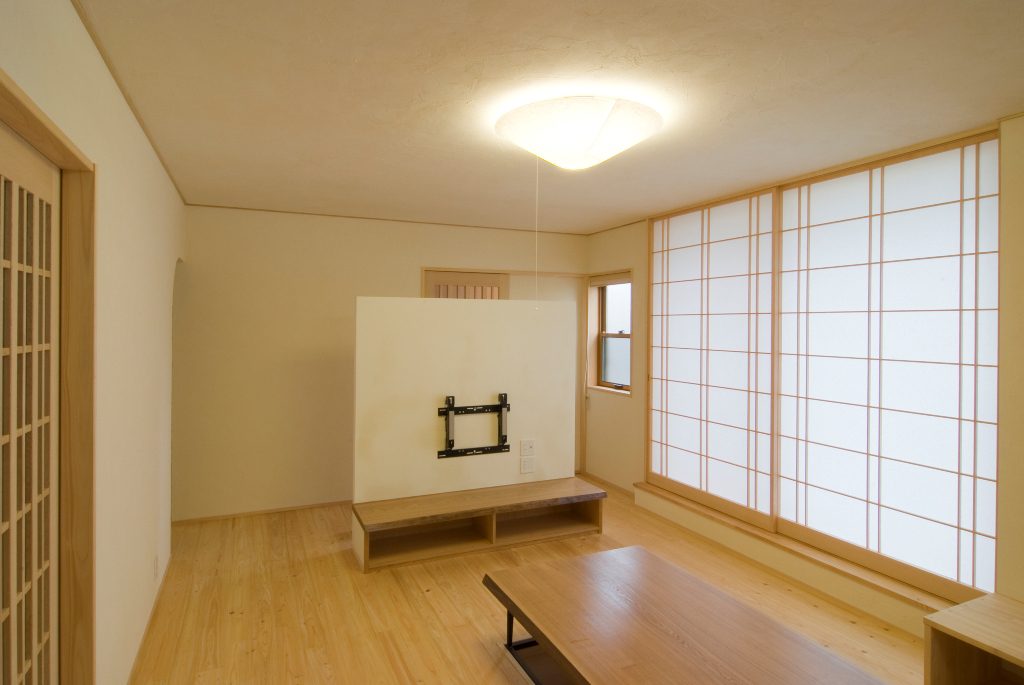掘り炬燵に家族があつまってくる<br>手仕事づくしの家