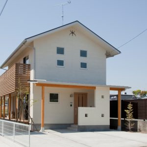 テラコッタ瓦とアーチの塗り壁<br>洋風を楽しむ富士市の家