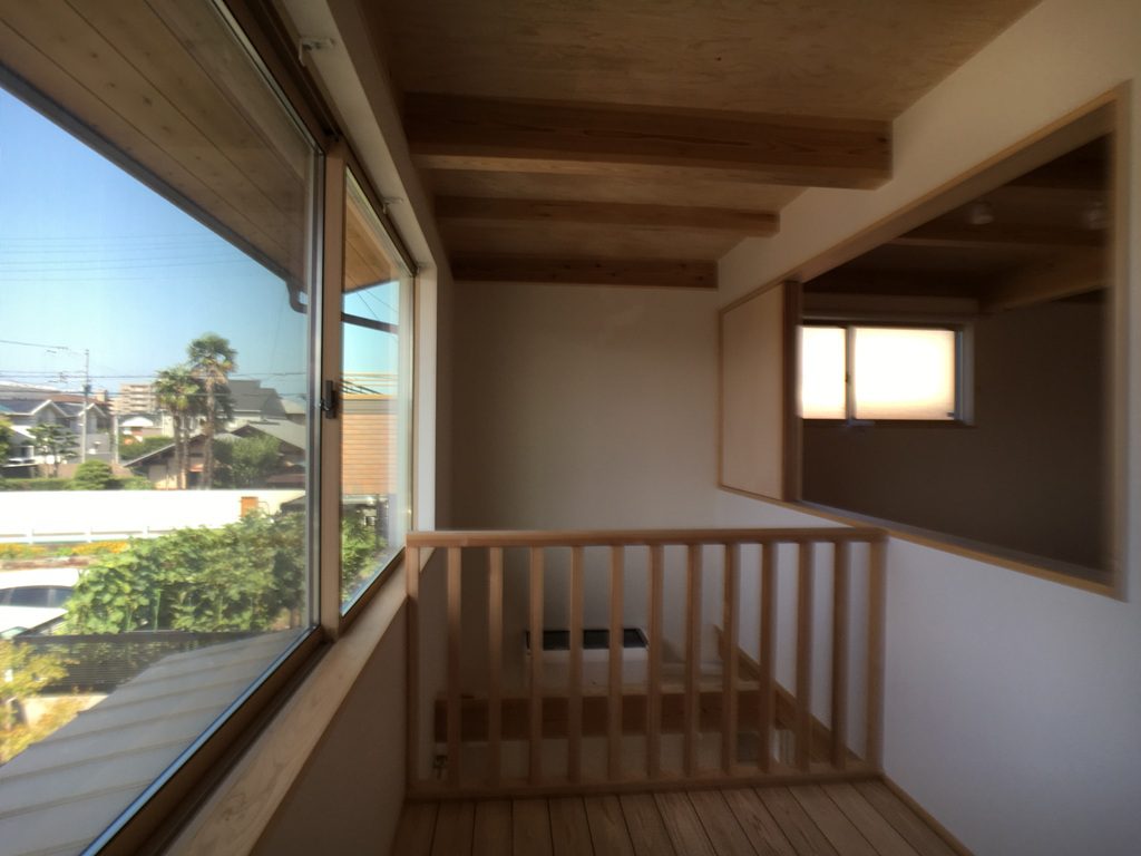 庭の緑を部屋にかざる<br>市街地でもスローな家