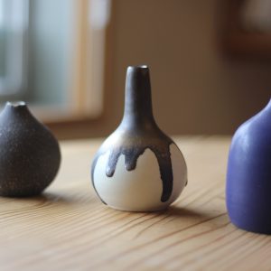 木の家にあう一輪挿し