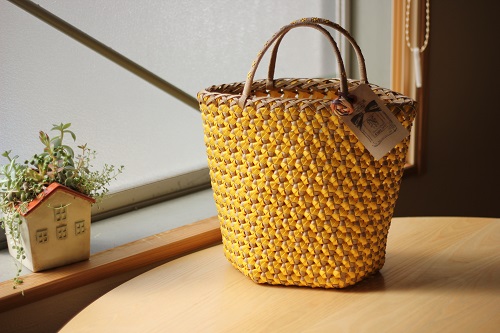 富士市で花かご編みのカゴバッグ