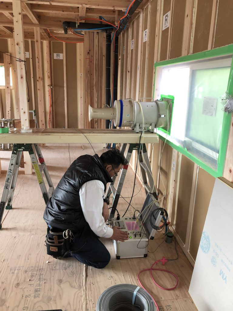 気密測定機超気密住宅用導入