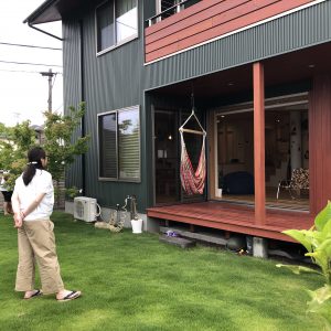 富士市庭の芝生のある家