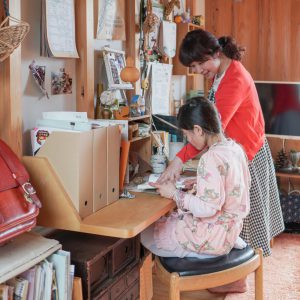 清水区のお宅リビングでお勉強