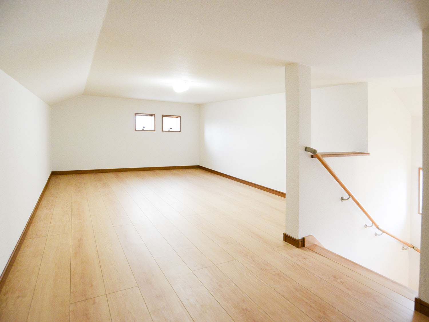 22,000円／広い屋根裏活用に！秘密折りたたみ階段隠し部屋