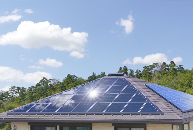 住宅に太陽光発電って実際どうなの？太陽光発電のメリット・デメリットを解説