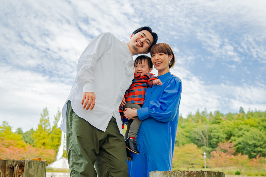 両親と子供の三人家族