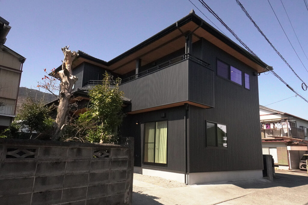 二階建ての戸建て住宅