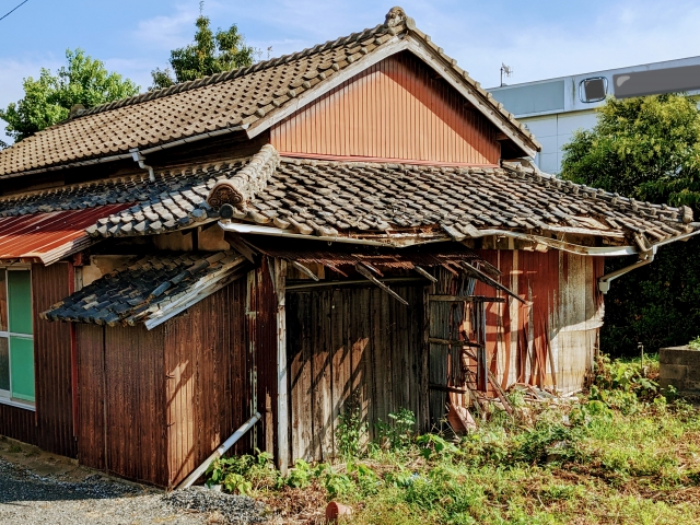 倒壊寸前の木造住宅