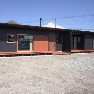 【実例】玄関の外観はどうすればおしゃれ？ドアの種類や選び方を注文住宅の玄関づくりのポイントを富士市の工務店が解説