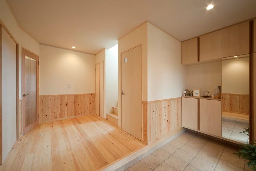家の玄関の広さは何畳?狭いメリットや広いデメリット|注文住宅の玄関・広さの決め方や広く見せる5つのコツを富士市の工務店が解説