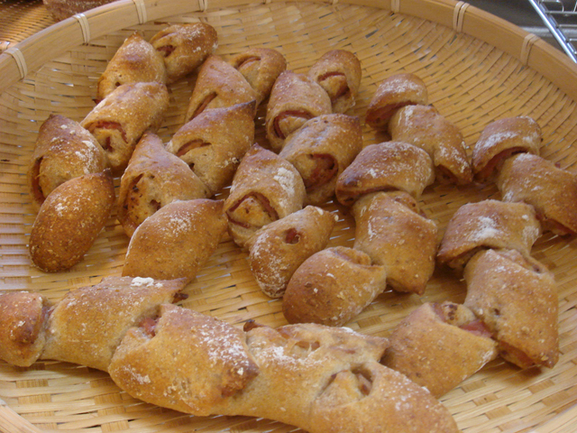 朝霧高原の天然酵母のパン屋さんPANKICHI：パン焼けました。