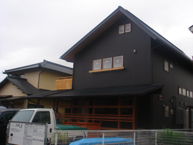 三島のOMソーラーハウス完成真近です。
