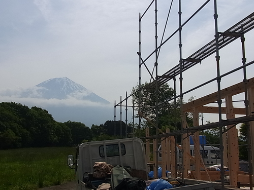 朝霧高原に富士山ドミノ住宅が上棟しました。