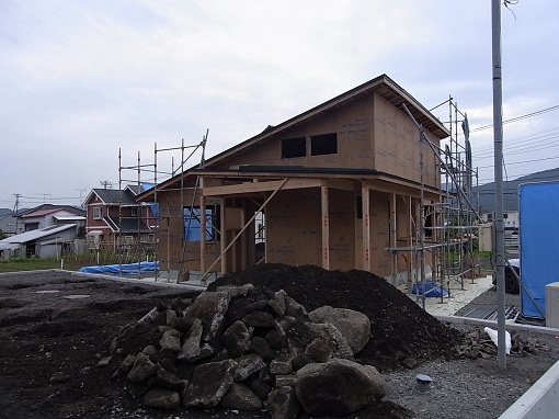 富士宮の平屋のＯＭソーラーの家、上棟しました。